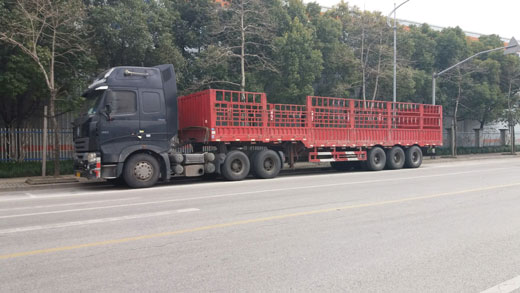 偉博物流貨運卡車